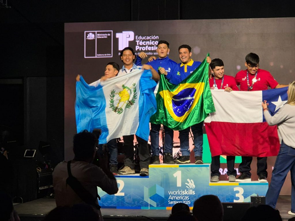 Eduardo Urubatan e Leandro Lavezo Junior na WorldSkills Américas