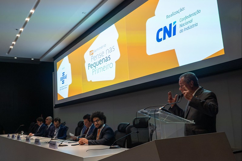 Produtividade e inserção global das micro e pequenas empresas pautam seminário na CNI