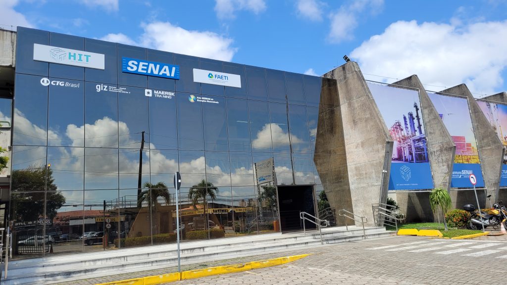 Projeto piloto do Ministério Público do RN e SENAI capacita jovens da Escola Estadual Maria Queiroz
