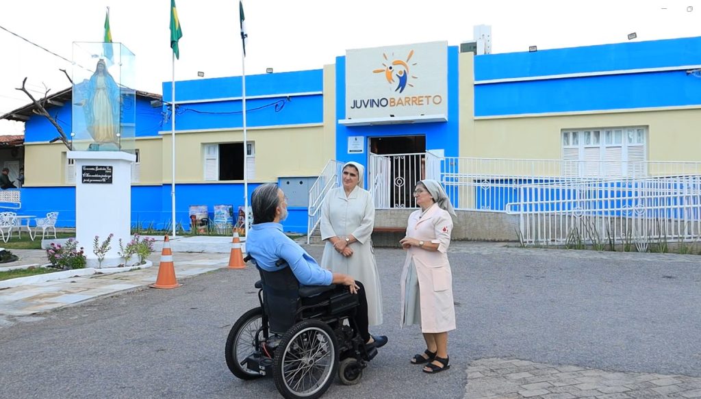 SINDMÓVEIS-RN e SENAI-RN levam móveis produzidos em curso de qualificação a instituições que abrigam idosos em Natal